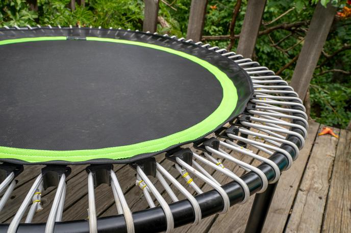 Trampolin | Najpogostejše resne poškodbe, povezane z uporabo trampolina, so zlomi rok in nog ter poškodbe možganov. | Foto Shutterstock