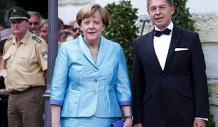 Zakaj je nemška kanclerka Angela Merkel padla s stola?