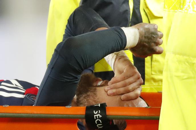 Neymar | Neymar si je v nedeljo hudo poškodoval gleženj. | Foto Reuters