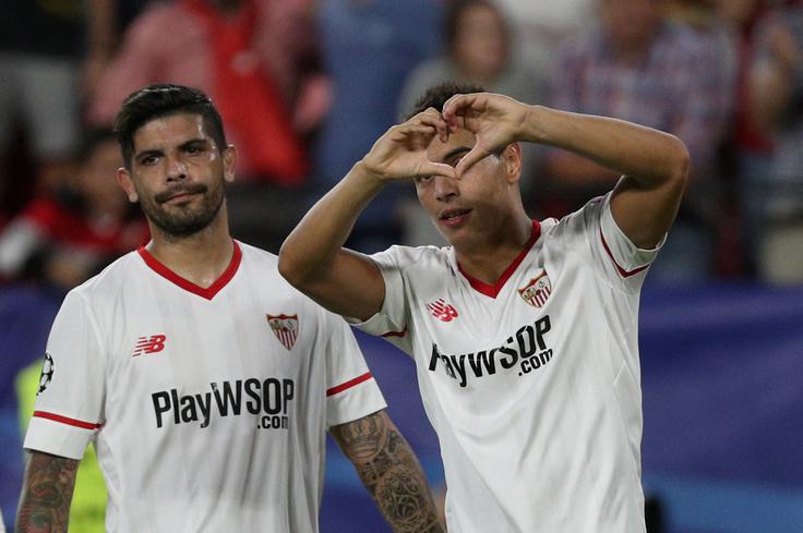 Ever Banega (levo) in trikratni strelec na prvi tekmi z Mariborom, Francoz Wissam Ben Yedder | Foto: Reuters