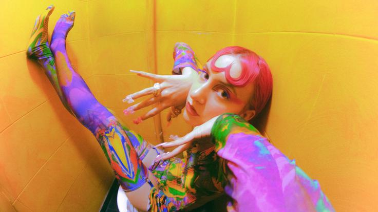 "Zdi se mi škoda, da Slovenija v takšnih trenutkih izgubi priložnost, da bi novim ali drugačnim izvajalcem ponudila prostor za sodelovanje in rast," o bojkotu naše države na prihodnjem tekmovanju pravi pevka. | Foto: Marija Cerovic Arsenijevic