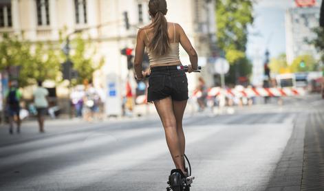 Število prometnih nesreč z e-skiroji narašča, poškodbe vse hujše