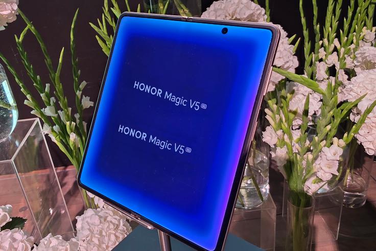 Notranji zaslon pregibnega pametnega telefona Honor Magic V5 | Foto: Srdjan Cvjetović