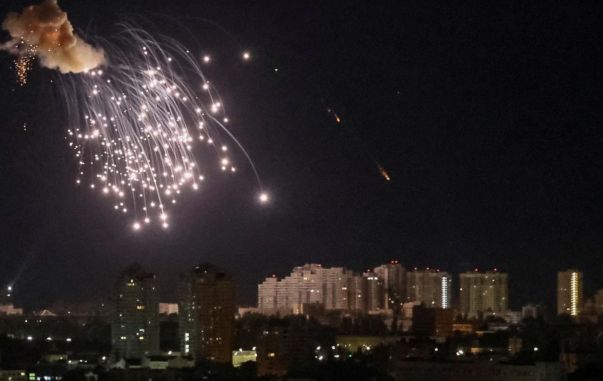Kijev, napad, droni, eksplozije, Ukrajina | Drone šahed, ki jih je Rusija izstrelila ponoči, je zračna obramba sestrelila nad osrednjo, južno in zahodno Ukrajino, poroča nemška tiskovna agencija dpa. | Foto Reuters