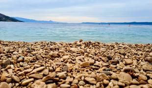 Priljubljena hrvaška plaža onesnažena s fekalijami