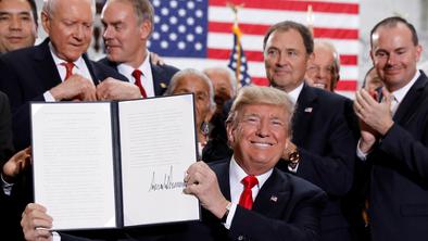 Trump je veliko obljubljal, kaj vse pa je izpolnil? #video