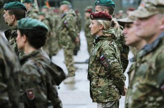 Sindikat vojakov predlog za dvig plače poslal še poslancem