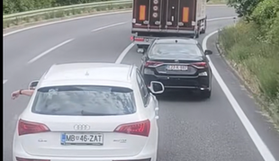 Slovenec na Hrvaškem čez polno črto: "Glej 'seljaka' z audijem" #video