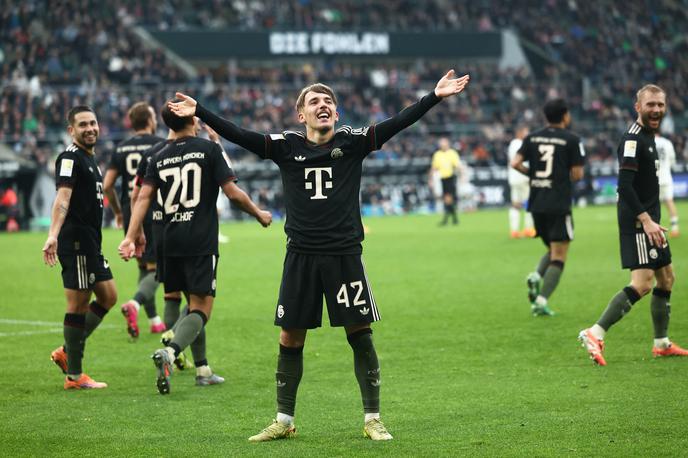 Bayern Lennart Karl | Bayern v bundesligi in ligi prvakov ni oddal še niti točke. Tokrat je zadnji žebelj v krsto Borussie (M) zabil Lennart Karl. | Foto Reuters