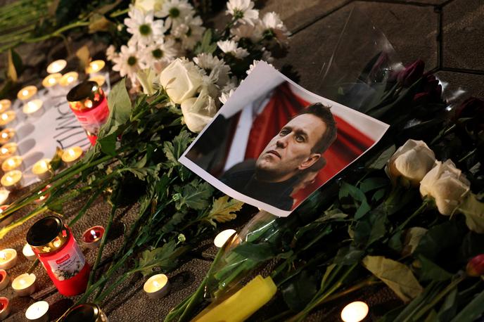 Aleksej Navalni | Glede na objavo na omrežju X enega od sodelavcev Navalnega, Ivana Ždanova, je sicer osebje kazenske kolonije materi Navalnega dejalo, da je umrl zaradi "sindroma nenadne smrti". | Foto Reuters