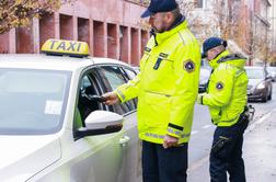 Naj v prazničnih dneh svetijo lučke, ne luči intervencijskih vozil!