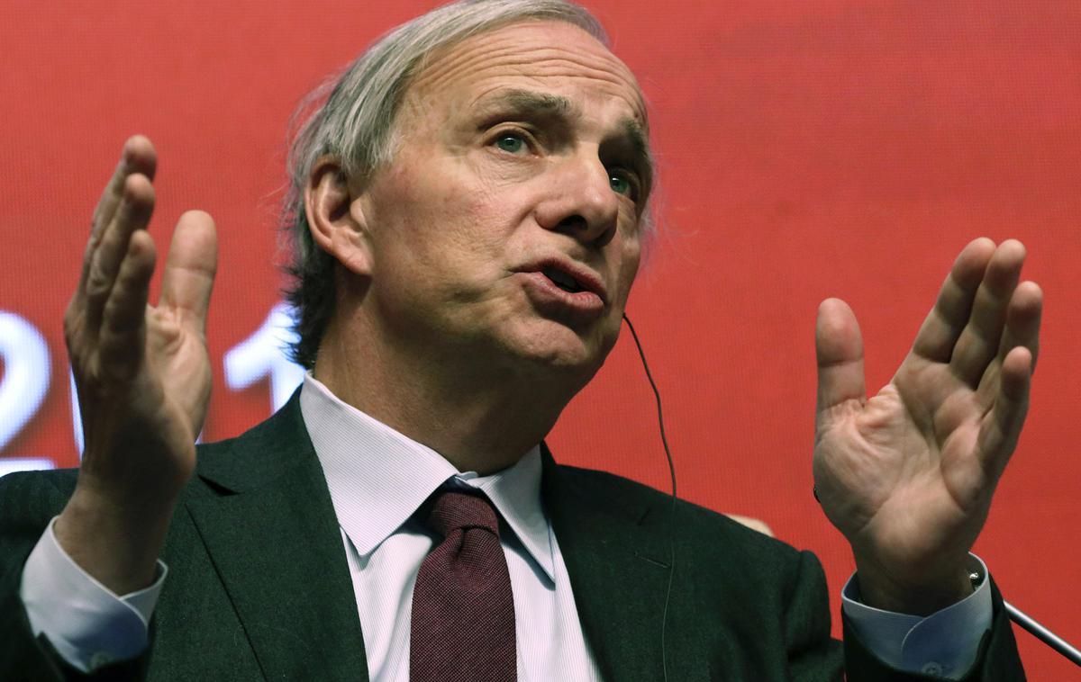 Ray Dalio | Milijarder Ray Dalio je leta 2007 napovedal finančno krizo, ki je nato izbruhnila leta 2008. Zdaj že nekaj časa svari pred naraščanjem zadolževanja držav in je prepričan, da so ZDA na robu dolžniške krize. ZDA rad primerja s telesom, ki ima težave z ožiljem zaradi žilnih oblog. | Foto Guliverimage