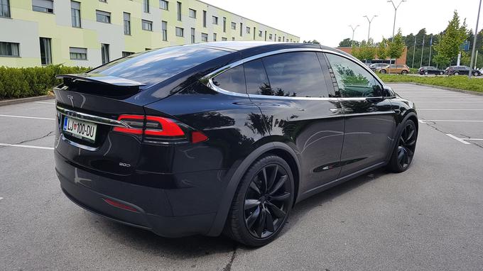 Tesla povečuje prodajo modela X, vsaj dva taka avtomobila se vozita tudi po slovenskih cestah. | Foto: Gregor Pavšič