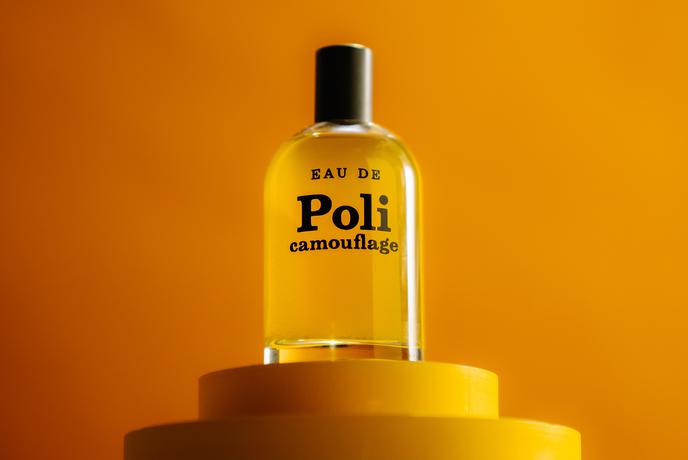 Poli predstavlja užitno dišavo Poli Eau de Camouflage