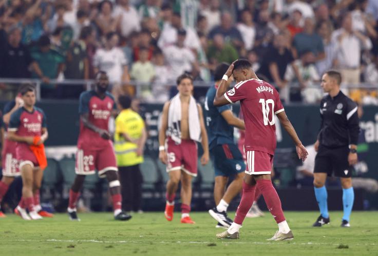 Kylian Mbappe je v zaključku srečanja zapravil 11-metrovko za izenačenje. | Foto: Reuters