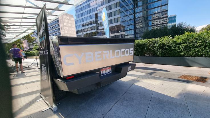 Cybetruck ima registrske oznake ZDA, saj je to predpogoj za njegovo uporabo v Evropi. | Foto: Gregor Pavšič