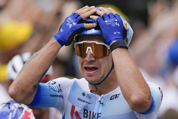 Sprinterski spopad Mezgečevim, Evenepoel trdneje v vodstvu