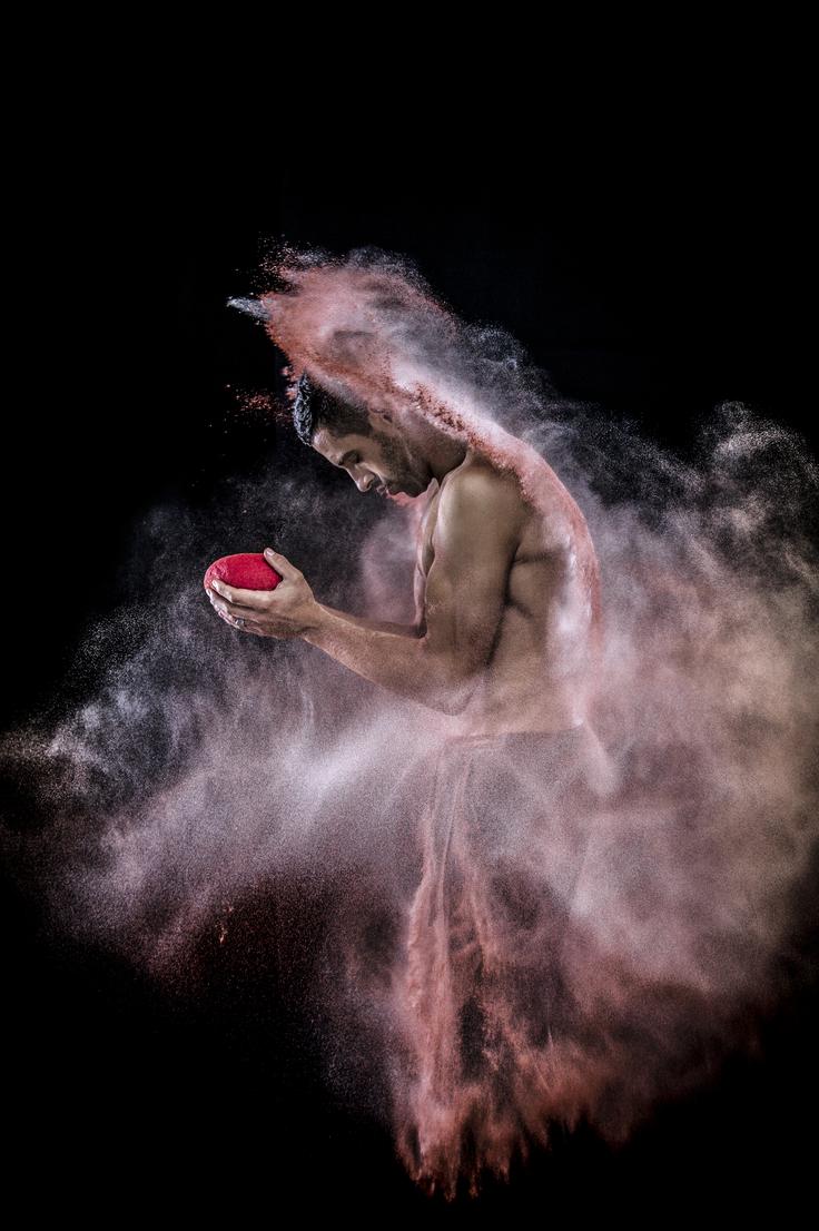 Tudi v kategoriji Portreti ima Slovenija predstavnika, ki je prejel pohvalo in uvrstitev med prvih 50. S to fotografijo je ocenjevalce prepričal Klemen Razinger. | Foto: Klemen Razinger za Sony World Photography Awards 2018