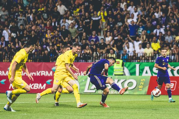 V Ljudskem vrtu grmelo "Mi smo Maribor", a ...