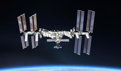 Kozmonavta in astronavt z ISS varno nazaj na Zemlji #video