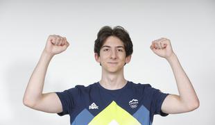 Maksimilijan Žarić po prvih treh serijah drugi, na koncu 40.