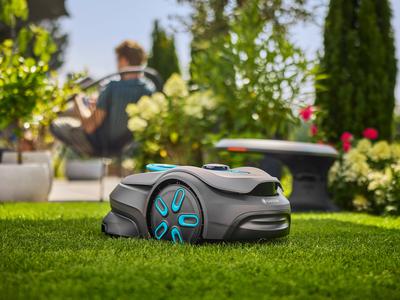 Pametna robotska kosilnica za natančno nego trate