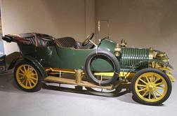 Dvosedežnik in štirisedežnik hkrati