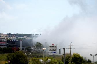 Požar v bližini Barcelone povzročil strupen oblak klora #foto #video