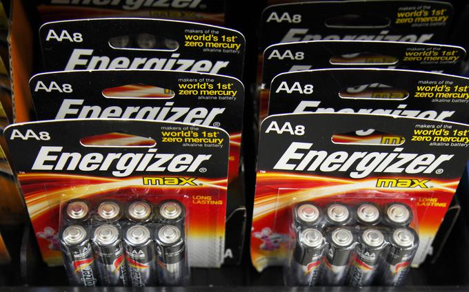 Blagovna znamka Energizer je znana predvsem po baterijah. | Foto: Reuters