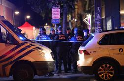 V Bruslju z nožem napadel dva policista, eden umrl