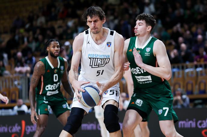 Ilirija Olimpija | Perspektivo Ilirija in Cedevita Olimpija se merita v prvem četrtfinalu. | Foto Filip Barbalić