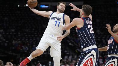 Luka Dončić na teksaškem derbiju igralec tekme #video