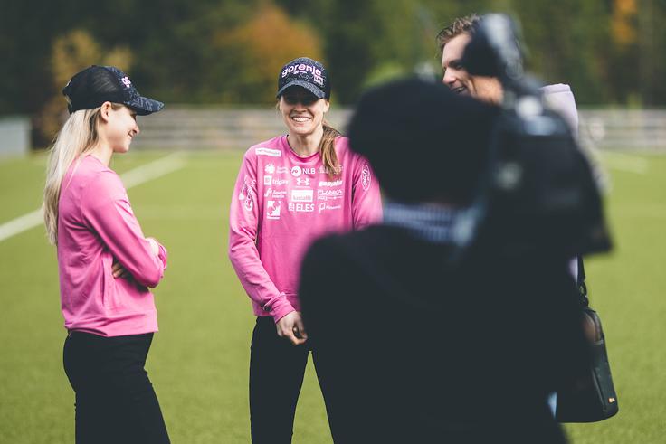 Nika Križnar in Urša Bogataj se bosta v Planico vrnili konec februarja 2023 po medalje. | Foto: Grega Valančič/Sportida