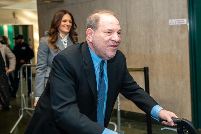 Harvey Weinstein ob prihodu na sodišče | Foto: Getty Images