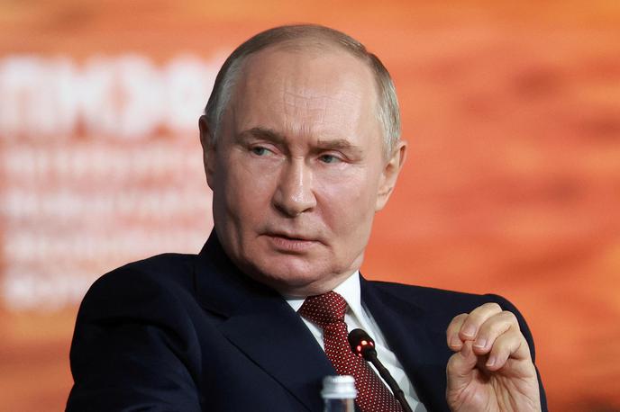 Vladimir Putin | Ruski predsednik Vladimir Putin krepi ruske zračne napade na Ukrajino. Bo zaradi domnevnega pomanjkanja ameriških prestreznih raket patriot še bolj okrepil napade? | Foto Reuters
