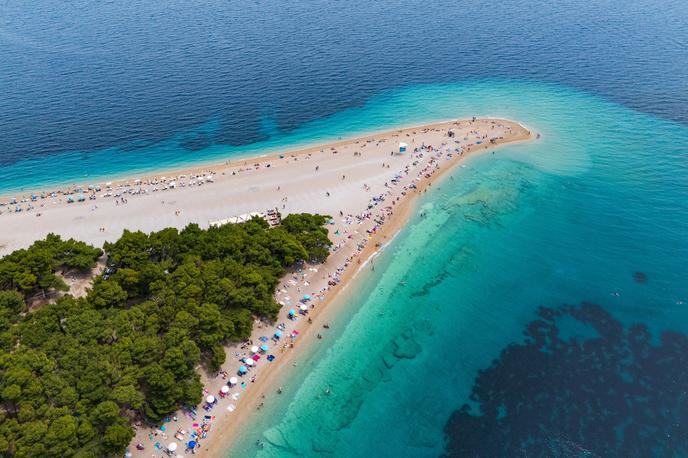 Brač | Zlatni rat je zaradi grobih posegov v naravno okolje v zadnjih letih precej spremenil svojo obliko. | Foto Shutterstock