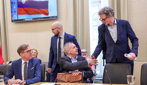 Zaplet med socialnimi partnerji, o interventnem zakonu niso razpravljali