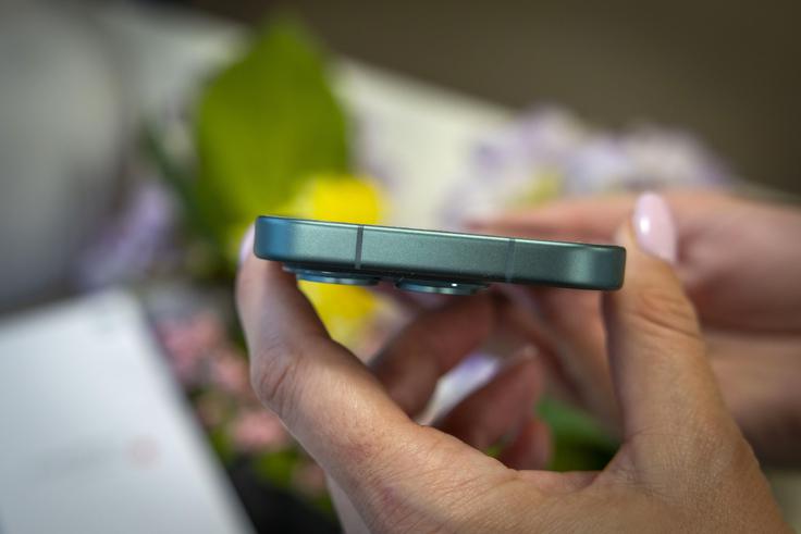 Zgornja stran pametnega telefona Xiaomi 17 | Foto: Bojan Puhek