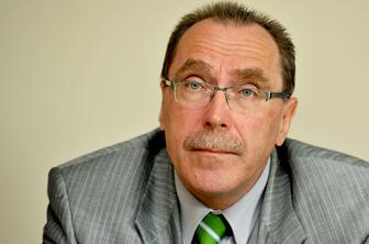 Anatomija slovenske suverenosti: med uvoženimi aferami in domačo gnilobo