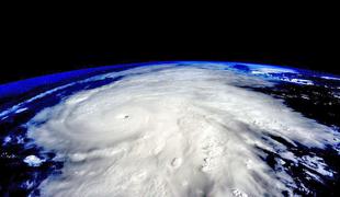 Orkan Patricia oslabel, a še vedno ekstremno nevaren