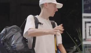 Tadej Pogačar in Urška Žigart prispela v Kigali #video