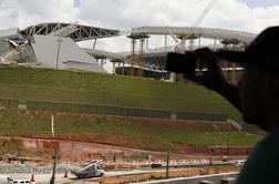 Brazilija žaluje: Žerjav vzel dve življenji in uničil del štadiona v Sao Paulu (video)