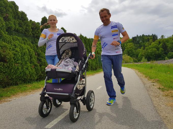 Bogomir s partnerko Tadejo in naraščajem. | Foto: osebni arhiv/Lana Kokl