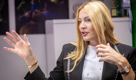 "To, da sem prva ženska na tem položaju, prinaša dodatno breme"