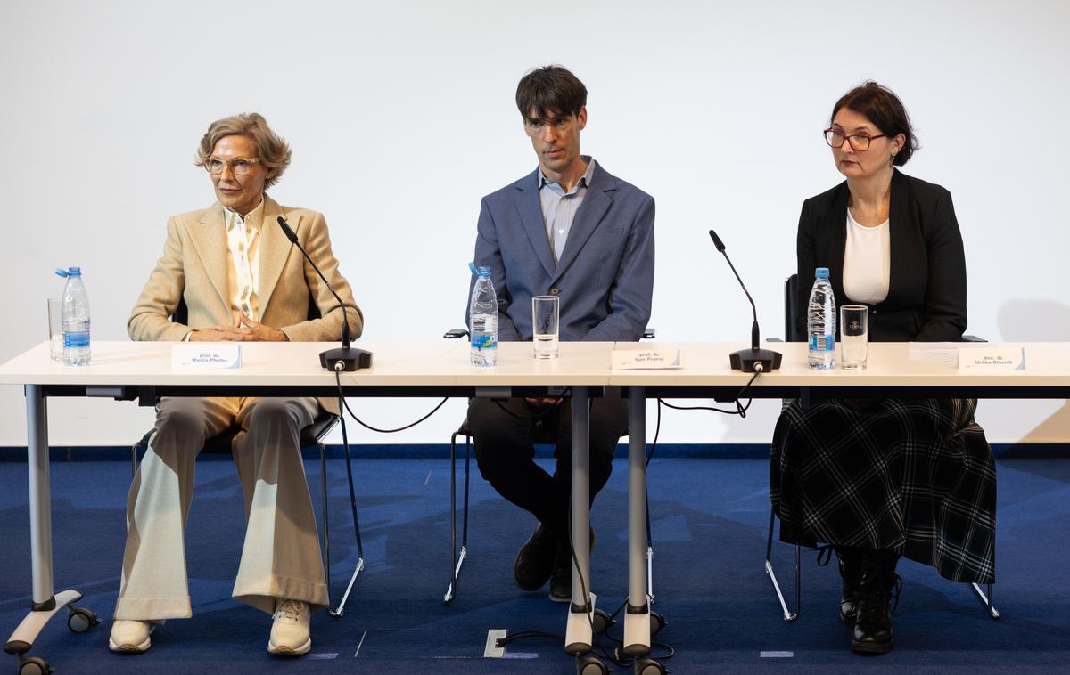 Novinarska konferenca NIJZ, na kateri so predstavili prve slovenske smernice za zadostno preskrbljenost z vitaminom D. Endokrinologinja Marija Pfeifer, Igor Pravst z Inštituta za nutricionistiko in Urška Blaznik z NIJZ. | Novinarska konferenca NIJZ, na kateri so predstavili prve slovenske smernice za zadostno preskrbljenost z vitaminom D. Na fotografiji z leve endokrinologinja Marija Pfeifer, Igor Pravst z Inštituta za nutricionistiko in Urška Blaznik z NIJZ. | Foto STA