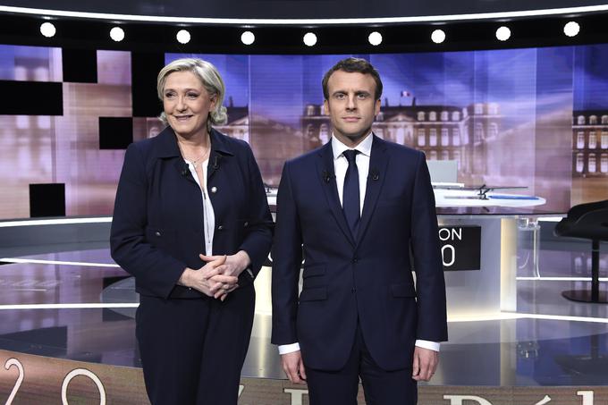 Le Penova je Macronu očitala, da je preveč mehak do islamskega fundamentalizma, ki je vir zla. Sama bi uvedla strog nadzor meja in izgnala iz države vse ljudi, ki jih sumijo terorizma. Macron na drugi strani pravi, da nadzor mej ne bo zaustavil terorizma in da je potrebno izkoreniniti vzroke za to, da se v Franciji rojeni ljudje radikalizirajo in se obrnejo proti Franciji. "Če človeku vzameš francosko državljanstvo, s tem ne preprečiš, da se bo razstrelil," je dejal. | Foto: Reuters