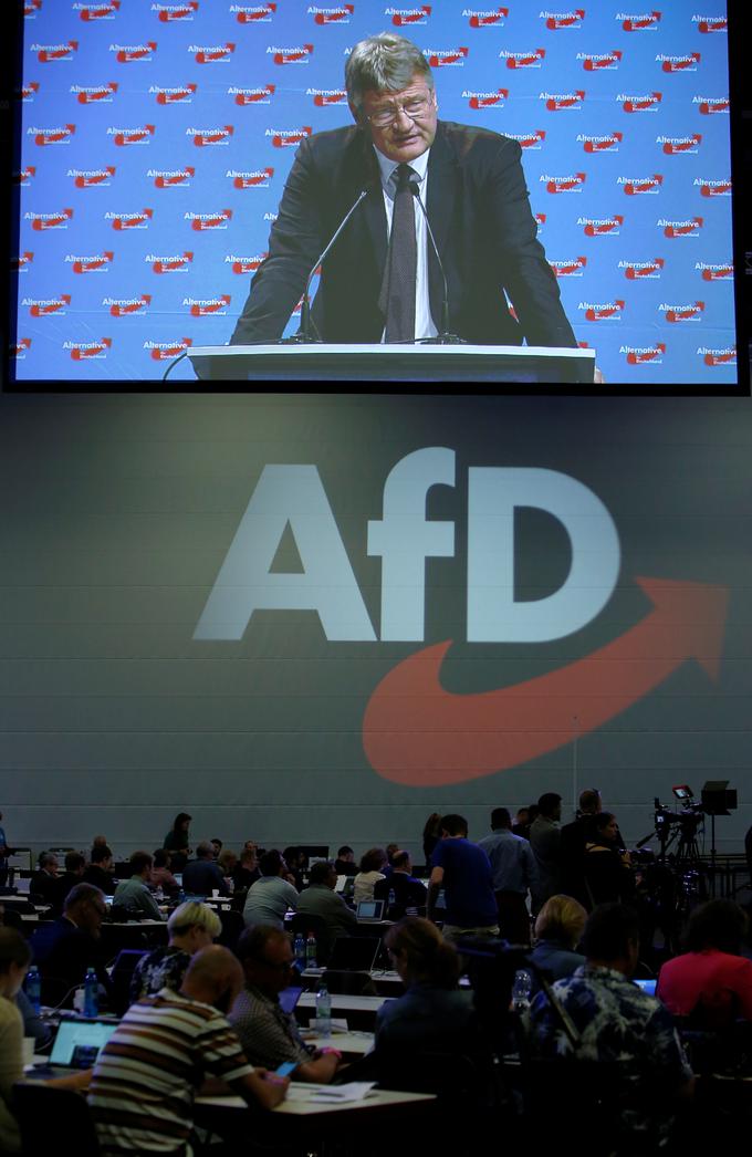 Zdi se, da AfD zdaj išče načine, kako bi se oddaljila od Goal AG, piše nemški Spiegel. | Foto: Reuters