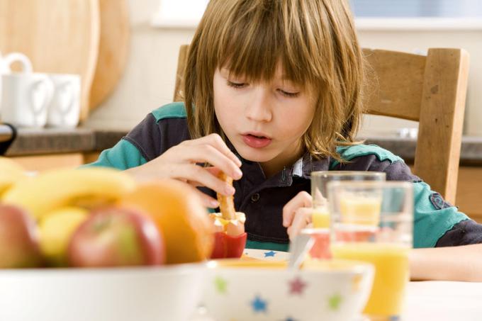 Otrok naj zaužije več obrokov dnevno, naj noben dan ne mine brez toplega obroka. | Foto: 