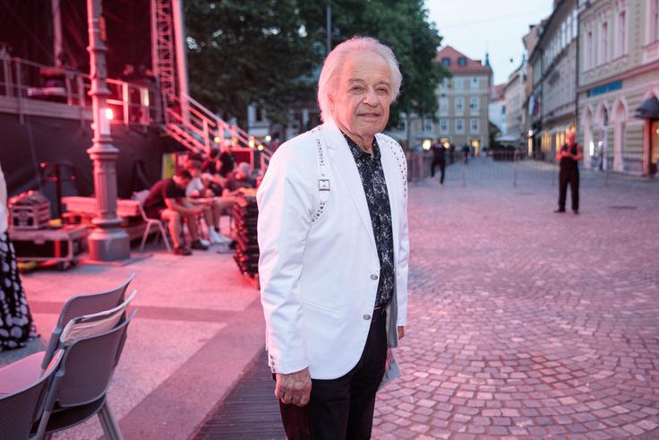 Alfi Nipič Alfi Nipič v novejših skladbah pogreša melodiko, a si vseeno želi, da bi se pesem pri ljudeh "prijela" in da bi jo sprejeli. | Foto: Mediaspeed