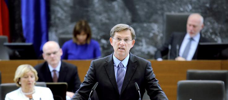 Podpora vladi in največji vladni stranki SMC je močno padla. | Foto: STA ,